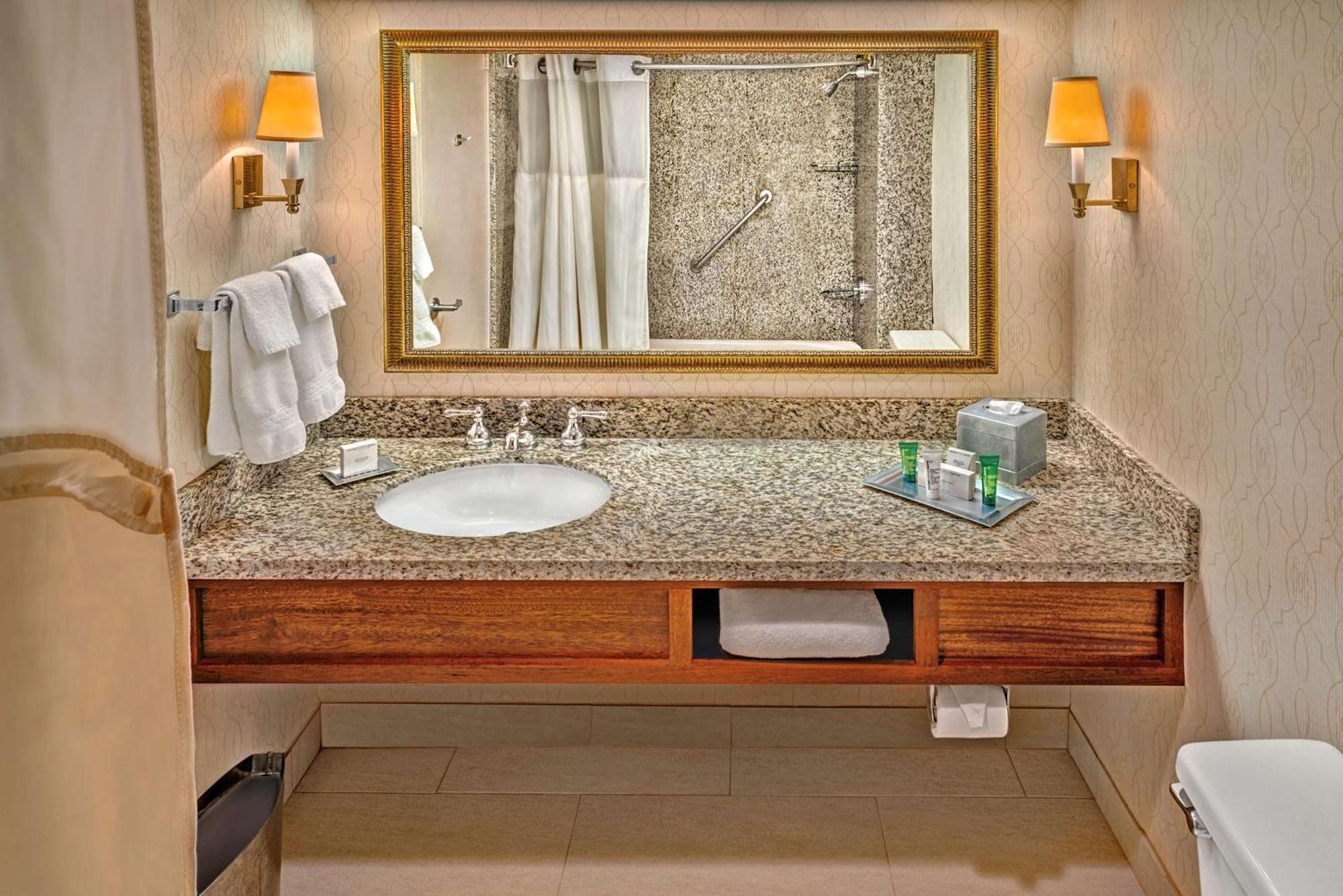 Doubletree By Hilton Philadelphia Airport Hotell Exteriör bild